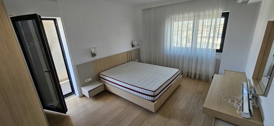 Apartament cu 2 camere decomandat în Trocadero