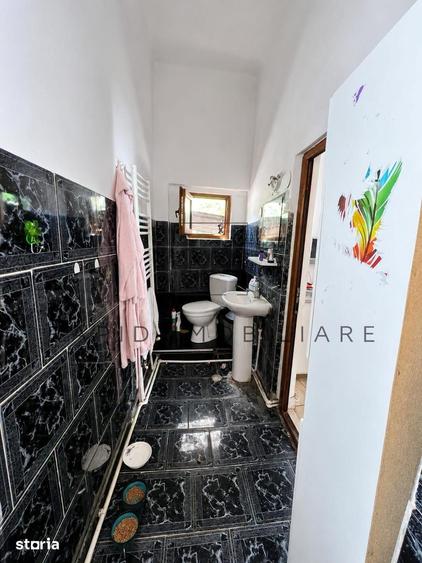 Casă cu 3 camere semidecomandat cu Teren 228 Mp în Gării
