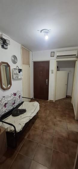 Apartament cu 3 camere semidecomandat în Crângași