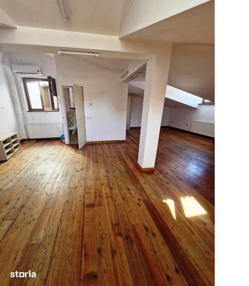 Casă cu 7 camere cu Teren 340 Mp în Muncii