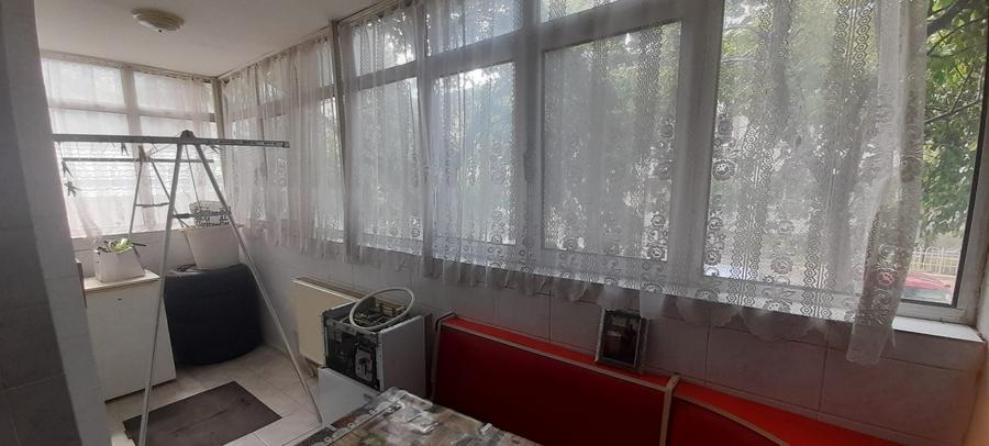 Apartament cu 4 camere semidecomandat în Rahova