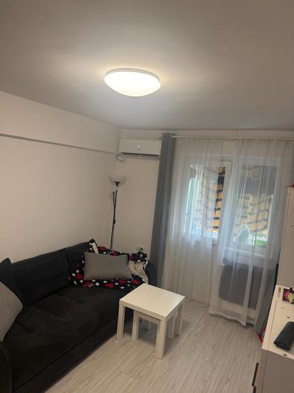 Apartament cu 2 camere semidecomandat în Militari