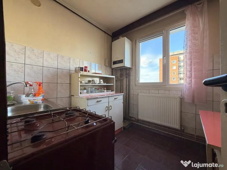 Apartament cu 2 camere decomandat în P-ța Victoriei
