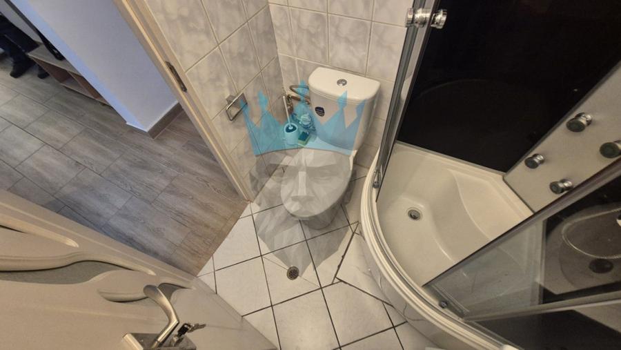 Apartament cu 4 camere semidecomandat în Rahova