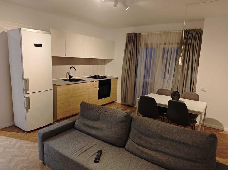 Apartament cu 3 camere decomandat în Brâncoveanu