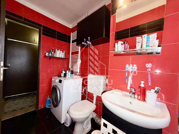 Apartament cu 3 camere semidecomandat, mobilat în Girocului