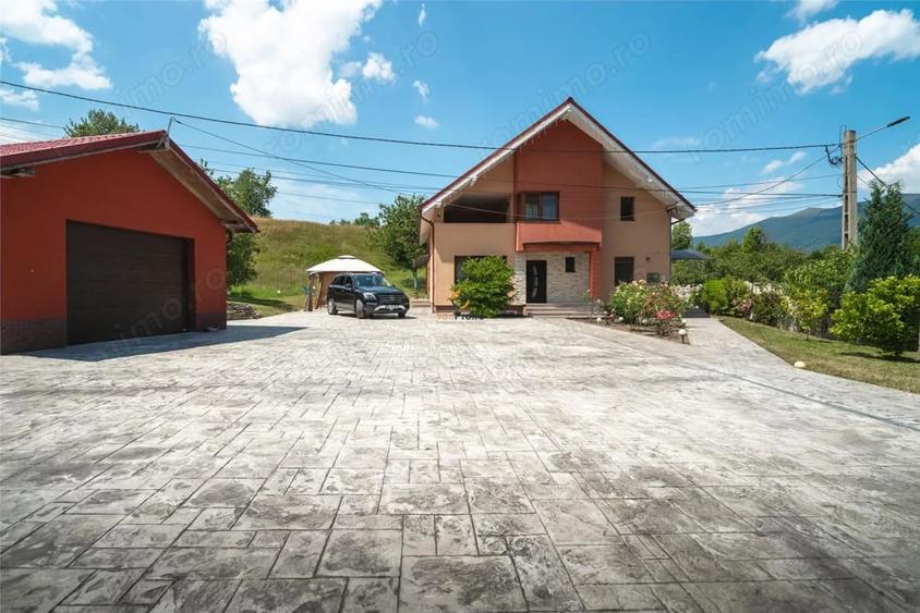 Casă cu Teren 1500 Mp în Vulcan
