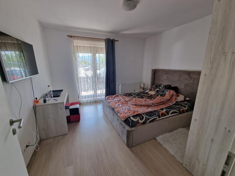 Apartament cu 3 camere decomandat în Tractorul