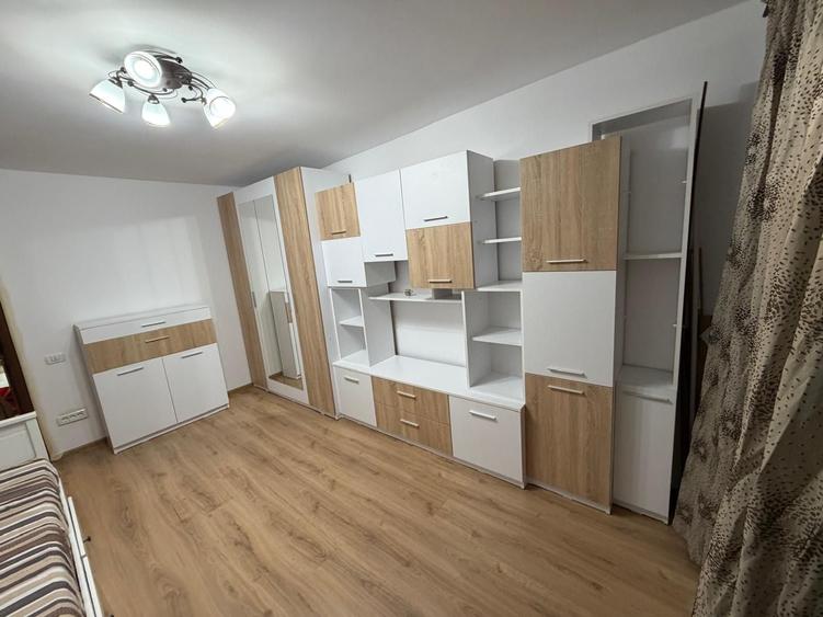 Apartament cu 2 camere decomandat în Teiul Doamnei