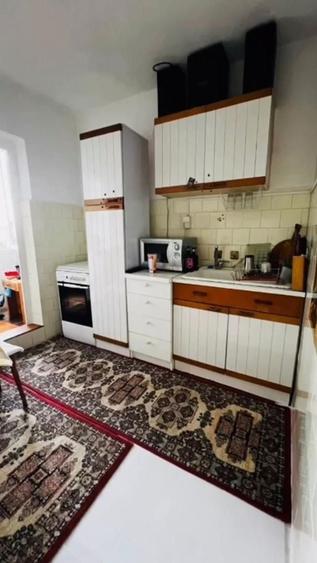 Apartament cu 3 camere decomandat, mobilat în Girocului