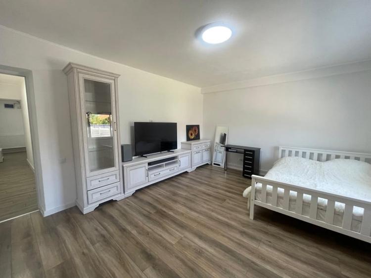 Casă individuală cu 5 camere cu Canalizare în Cernele