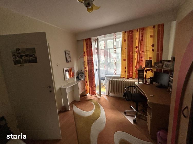 Apartament cu 3 camere în Valea Roșie