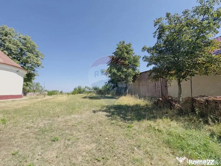 Teren de 2841 mp, în Apateu
