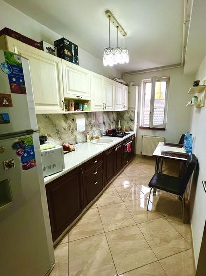 Apartament cu 3 camere decomandat în Fundeni