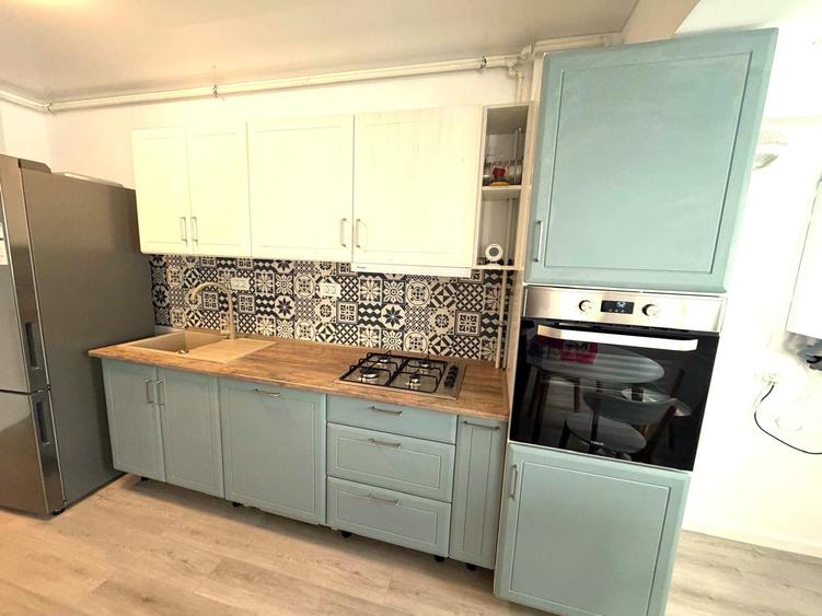 Apartament cu 2 camere decomandat în Casa de Cultură