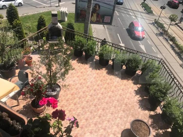 Apartament cu 3 camere decomandat, mobilat în Titulescu