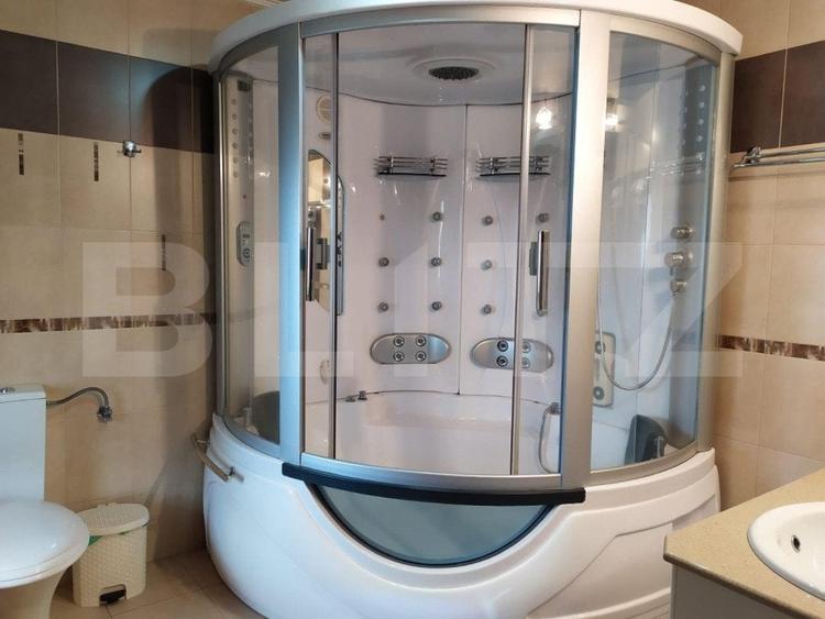 Casă individuală cu 12 camere cu Teren 690 Mp în Cetate
