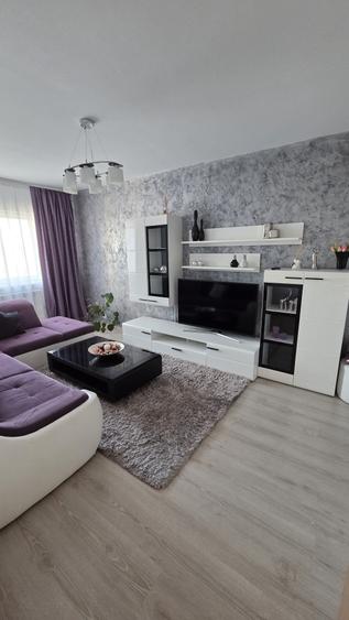 Apartament cu 3 camere decomandat în Șelimbăr