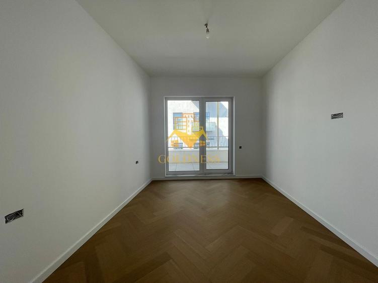 Apartament cu 3 camere semidecomandat în Central