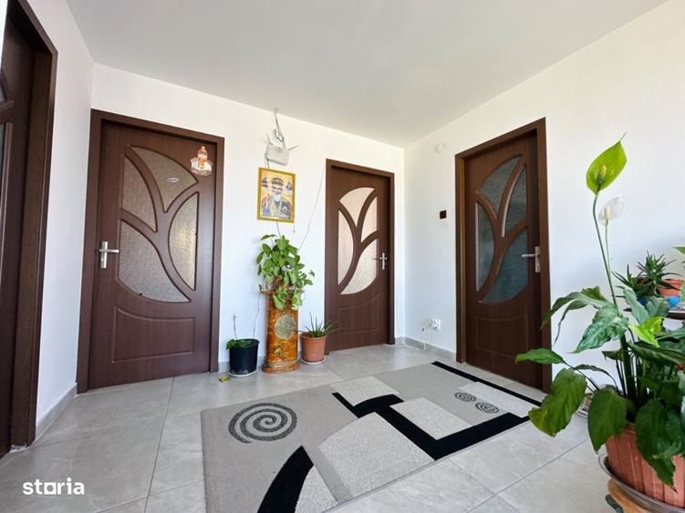 Casă cu 4 camere decomandat în Leș