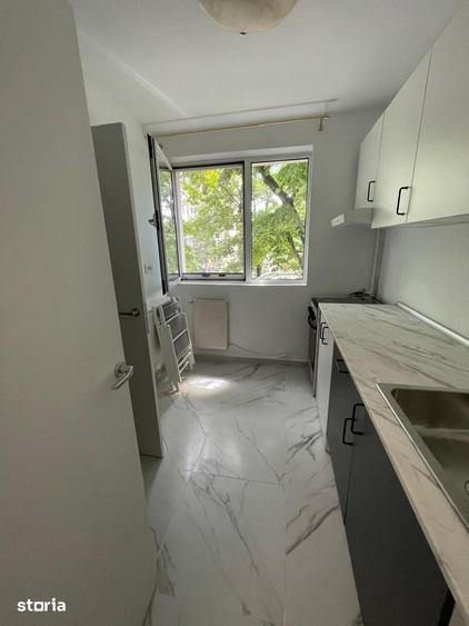 Apartament cu 3 camere semidecomandat în Drumul Taberei