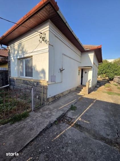 Casă cu 2 camere semidecomandat cu Teren 50 Mp în Mărăști