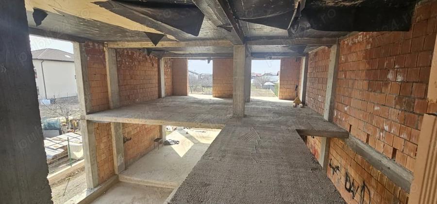 Casă cu Teren 1585 Mp în Strejnicu
