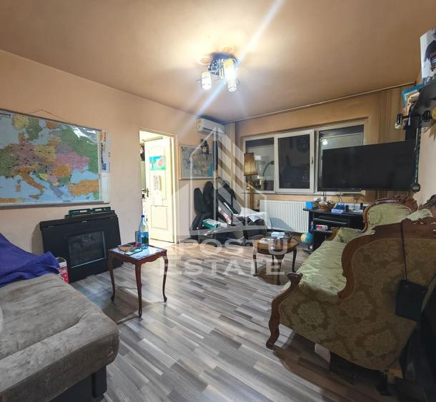Apartament cu 3 camere nedecomandat, mobilat în Dacia