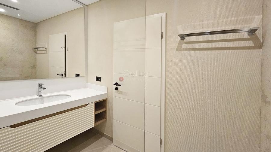 Apartament cu 3 camere decomandat, mobilat în Brașovul Vechi