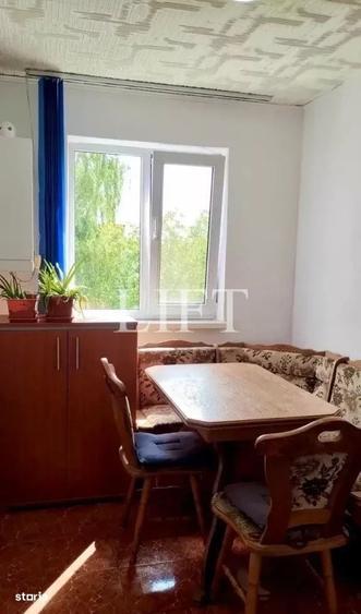 Apartament cu 3 camere semidecomandat în Central