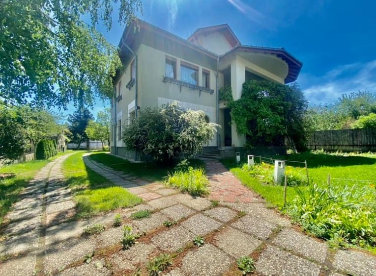 Casă individuală cu 5 camere cu Piscina în Ultracentral