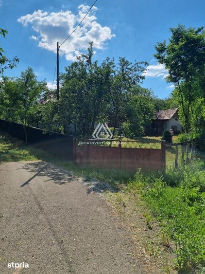 Casă cu 3 camere cu Teren 2604 Mp în Sâmboleni