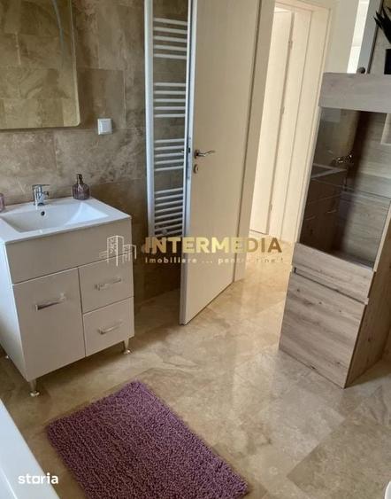 Apartament cu 3 camere semidecomandat în Cetate