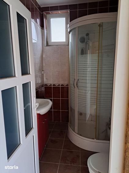 Casă cu 4 camere cu Teren 180 Mp în Central