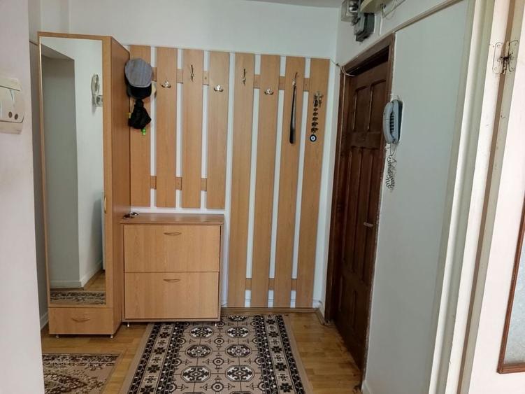 Apartament cu 3 camere decomandat în Tudor