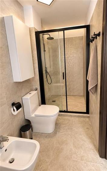 Penthouse cu 2 camere decomandat, mobilat în Tractorul