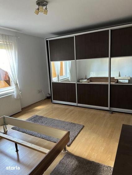 Apartament cu 4 camere, mobilat în Central