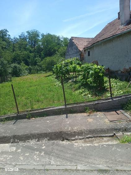 Casă cu 4 camere cu Teren 500 Mp în Săliștea