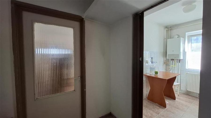Apartament cu 2 camere semidecomandat în 9 Mai