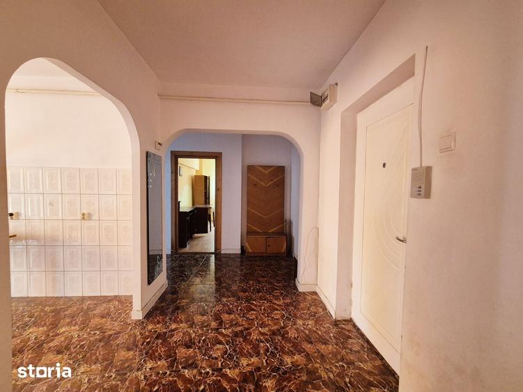 Apartament cu 3 camere decomandat în 1 Mai