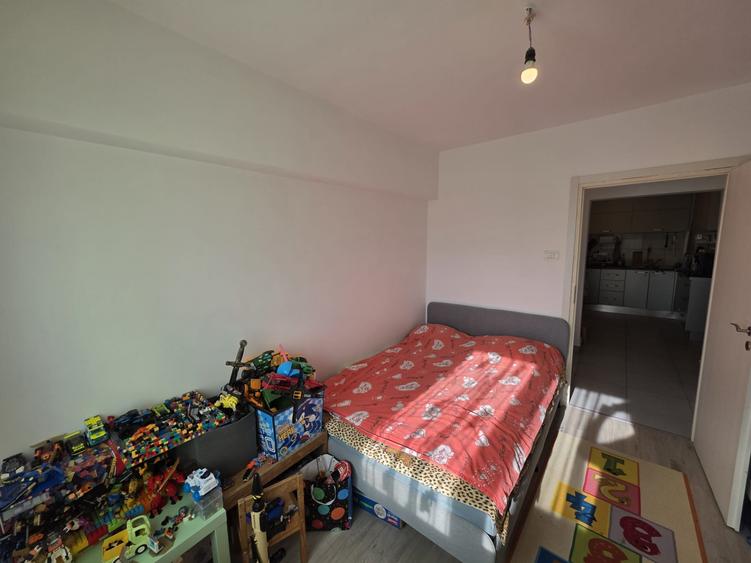 Apartament cu 3 camere decomandat, mobilat în Drumul Taberei