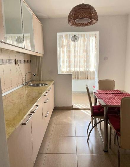 Apartament cu 3 camere semidecomandat în Lacul Tei