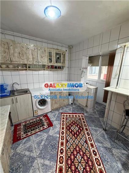 Apartament cu 3 camere semidecomandat, mobilat în Berceni