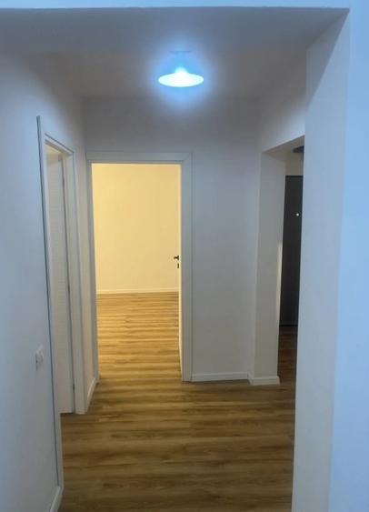Apartament cu 3 camere decomandat în Drumul Taberei — fotografia 3