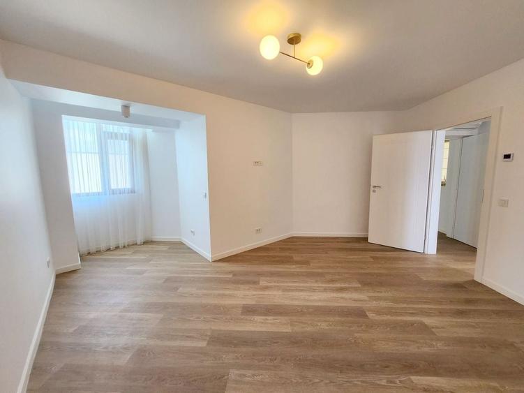 Apartament cu 3 camere decomandat în Faleză