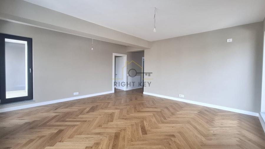 Apartament cu 3 camere decomandat în Băneasa