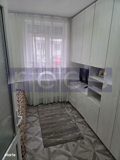 Apartament cu 2 camere semidecomandat, mobilat în Tei
