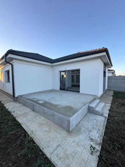 Casă cu 4 camere în Exterior Est
