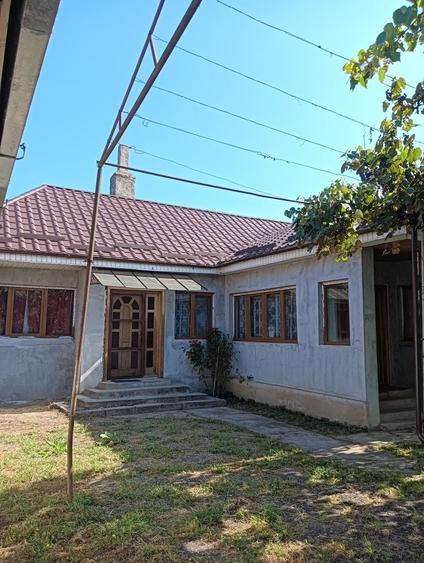 Casă cu 4 camere în Micula
