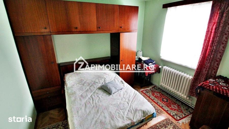 Apartament cu 3 camere decomandat în Libertății